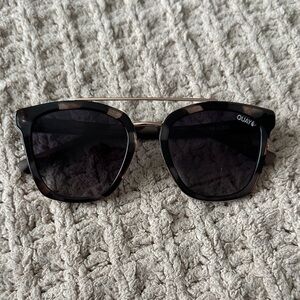 Quay Sunglasses Black/Tan tortoise